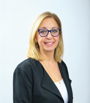 Portrait of Ann Marie  Cutrona, NYS Licensed Real Estate Salesperson.