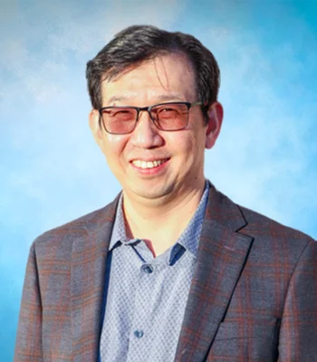 Portrait of Loy (Tom) Chung, NYS Real Estate Licensed Salesperson.