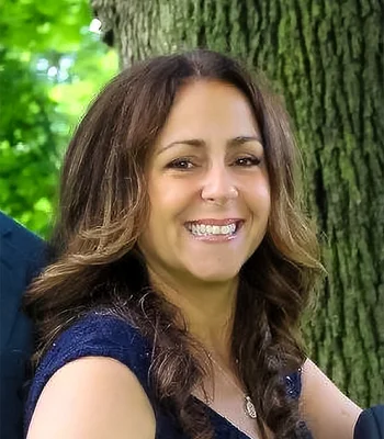 Portrait of Jennifer Dattoli, NYS Licensed Real Estate Salesperson & Certified Residential Appraiser.