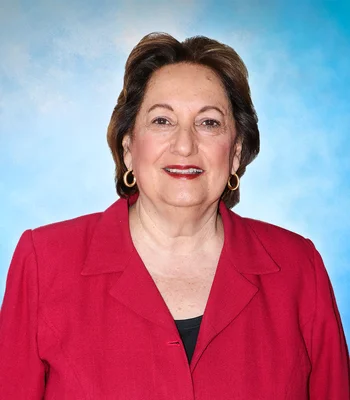 Portrait of Laura Mooney, NYS Licensed Real Estate Salesperson.