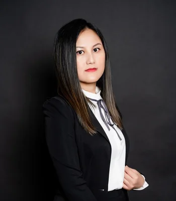 Portrait of Wan Qing (Winnie) Wu, NYS Licensed Real Estate Salesperson.