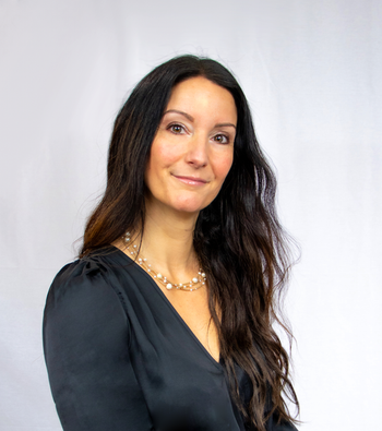 Portrait of Caryn Ogurek, NYS Licensed Real Estate Salesperson.