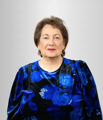 Portrait of Laura Mooney, NYS Licensed Real Estate Salesperson