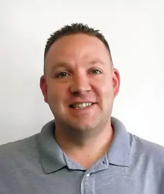 Portrait of Ross Buxbaum, NYS Licensed Real Estate Agent