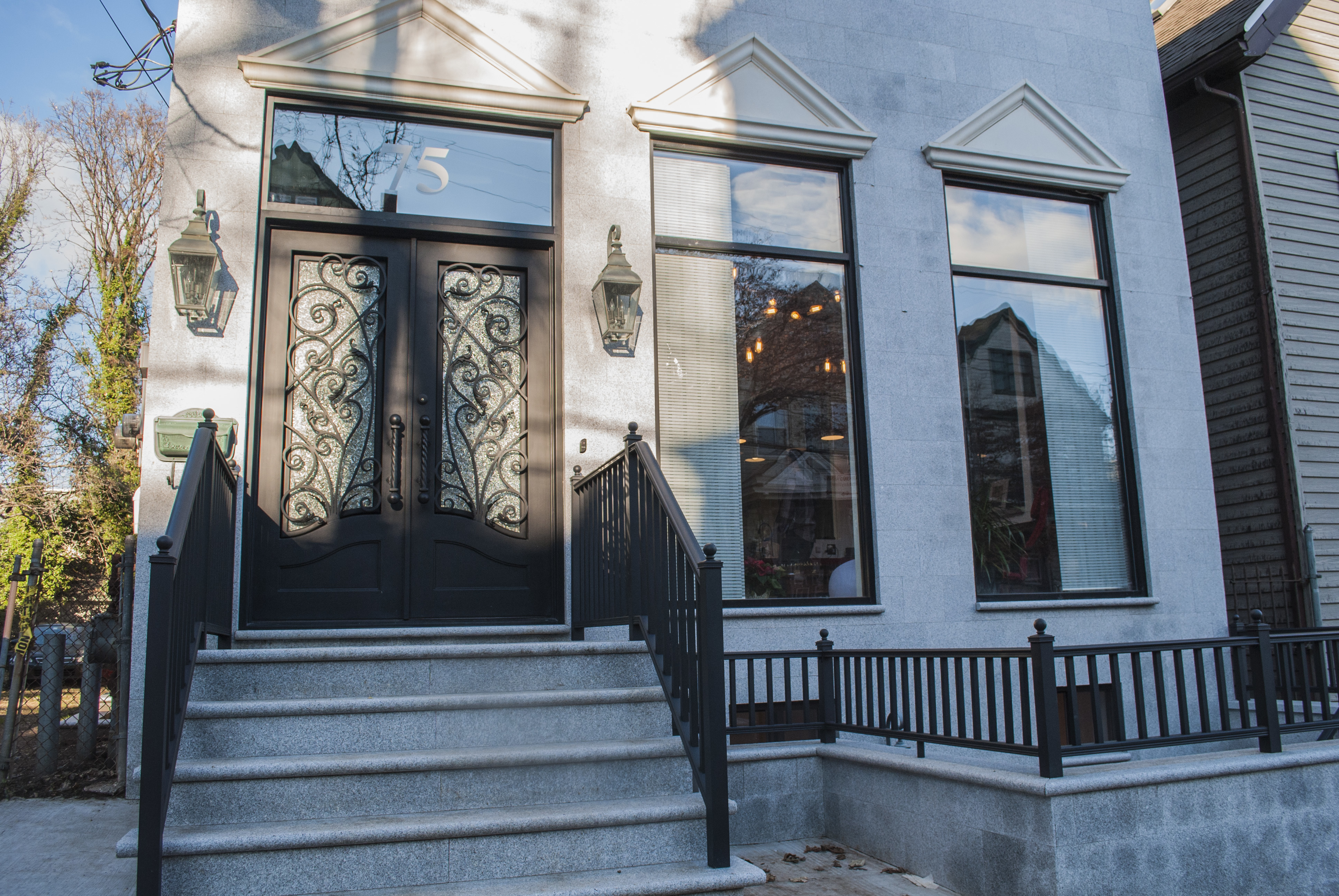 73 Wave St, Staten Island